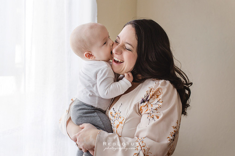 baby kissing mommy childrens photography