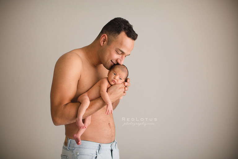 nebworn photography pose dad and baby
