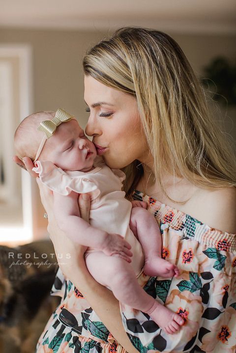newborn photography pittsburgh mom kissing baby