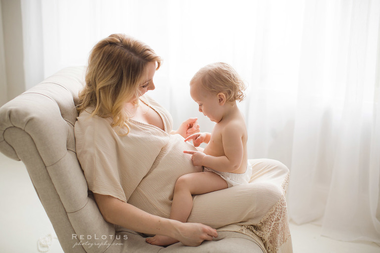 maternity pictures mother and baby