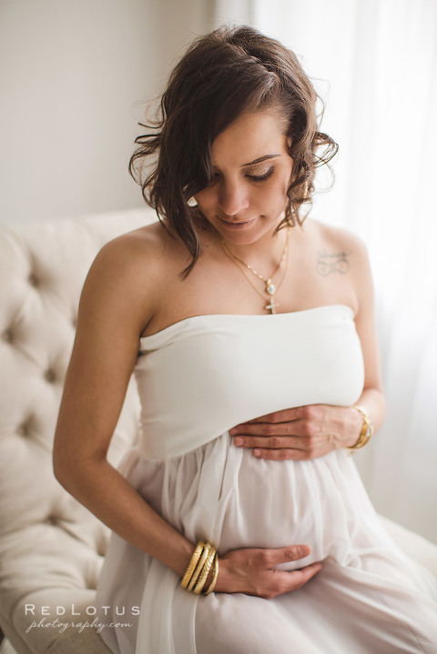 maternity photographer pittsburgh pregnancy photos classic elegant neutral natural light