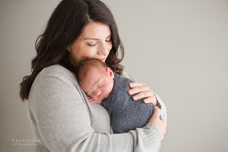 newborn photographer Pittsburgh mom and baby pose