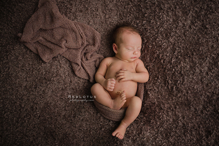 newborn photographer Pittsburgh natural poses for baby