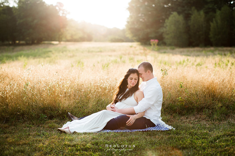 maternity photos Pittsburgh outdoors field nature