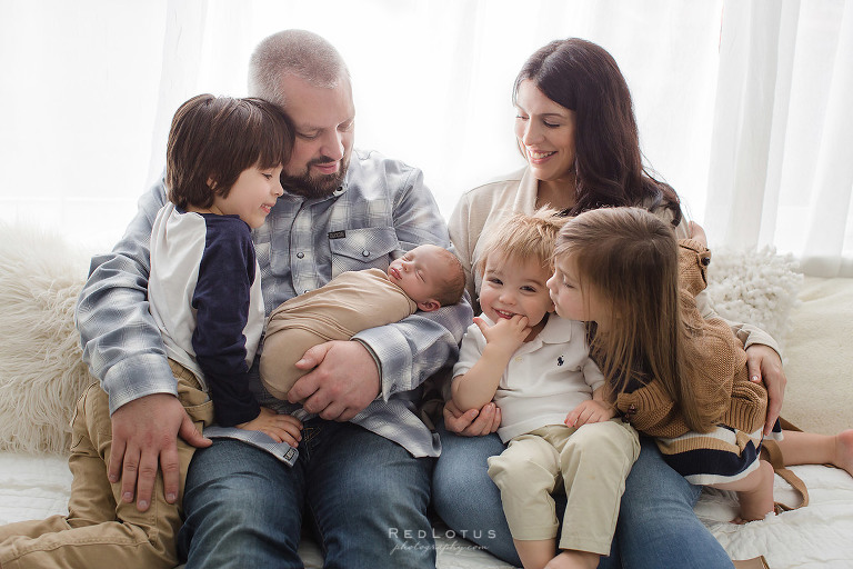 newborn photographer Pittsburgh family pose casual natural light white studio relaxed lifestyle pose