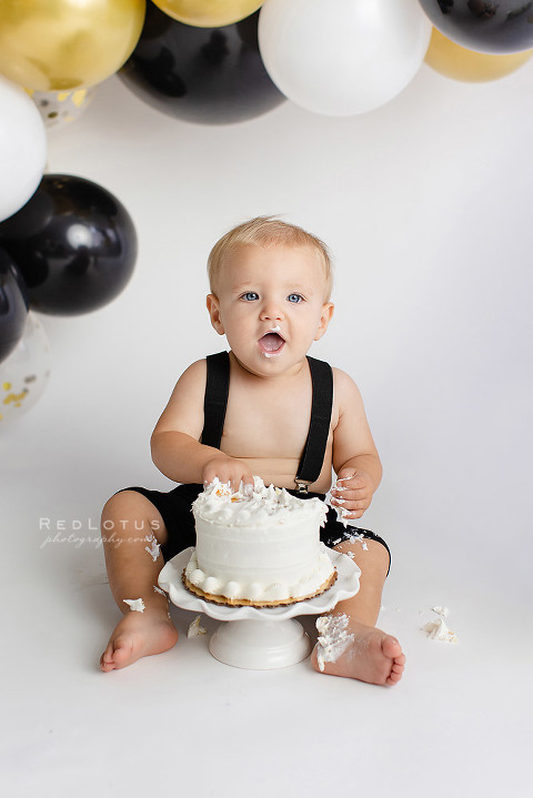 one year old, cake smash photos, first birthday photos, boy smashing cake