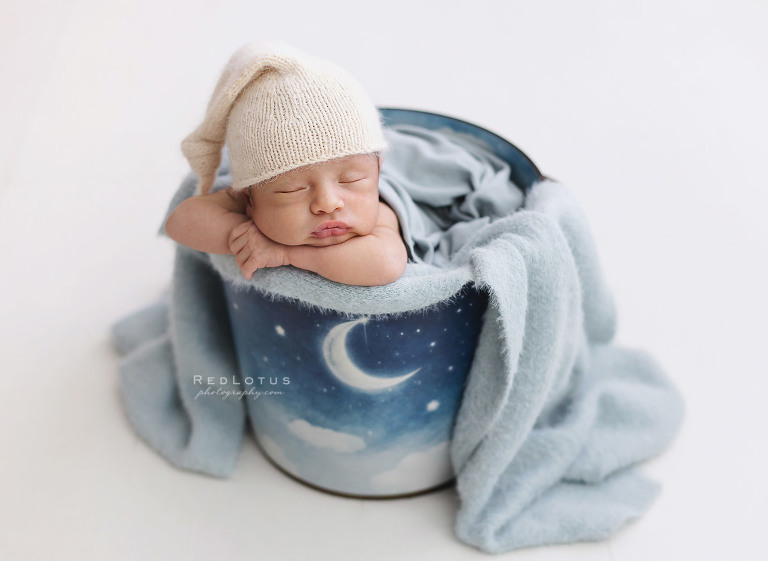 newborn baby bucket pose